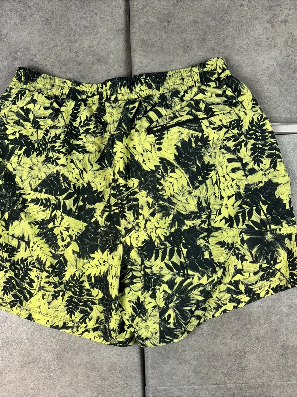 Lululemon Channel Cross Swim Short 5” Urban Tropics Lemon Vibe Graphite Grey
